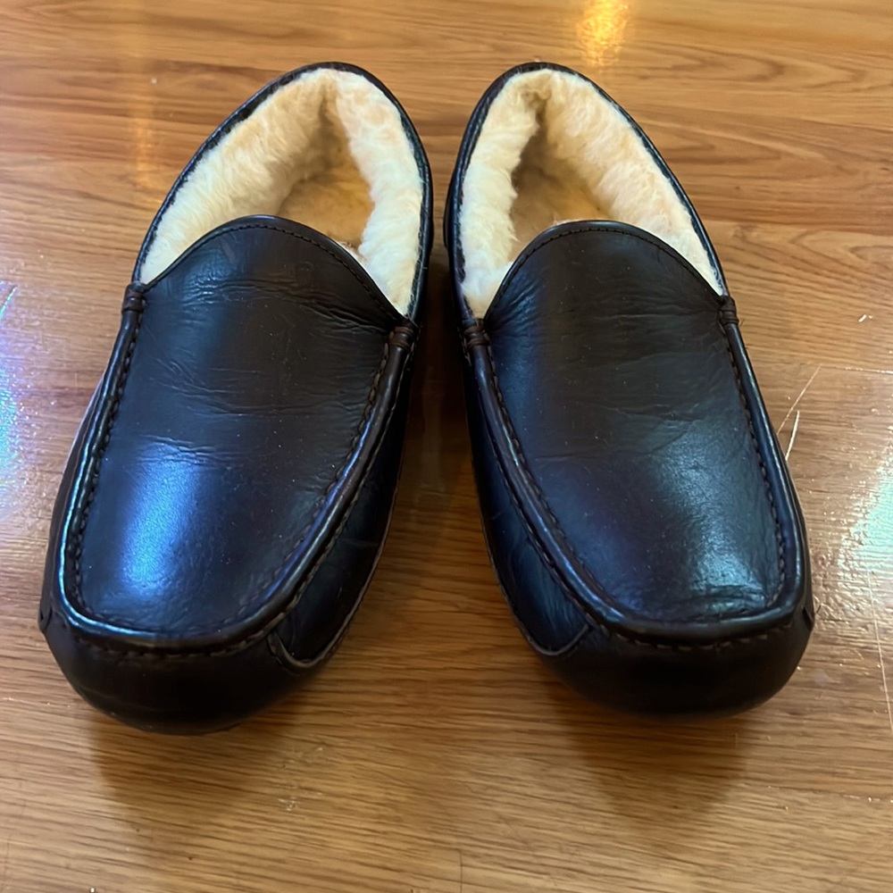 Ugg Men’s Ascot Leather slippers
